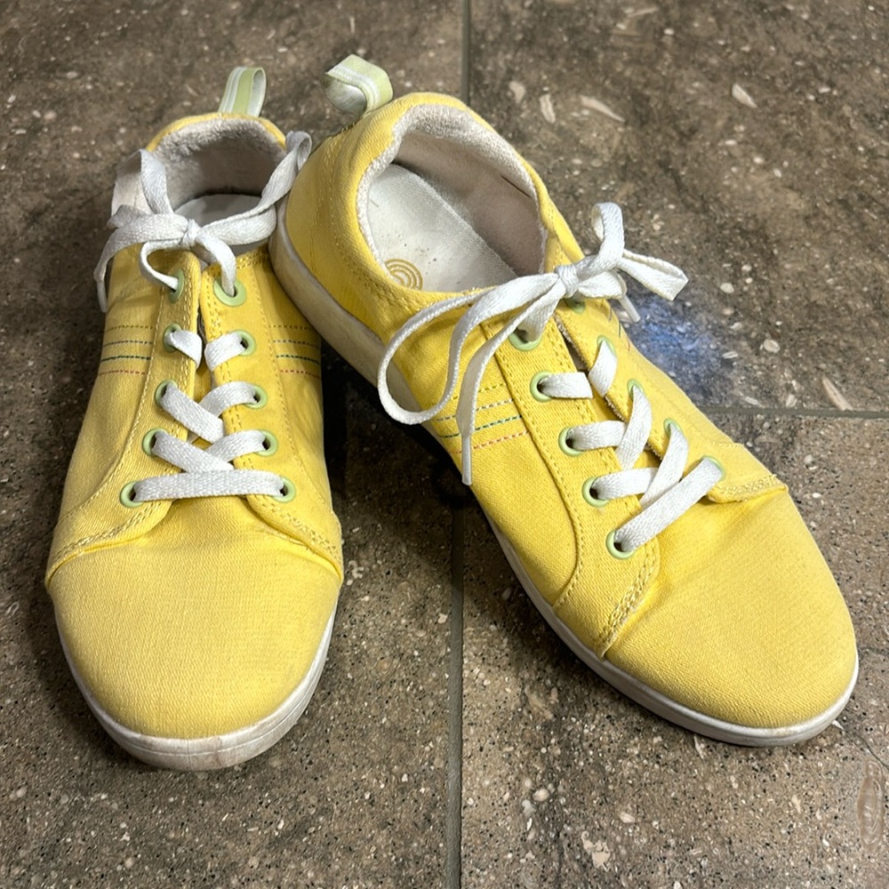 Vionic beach sneakers, yellow, 8